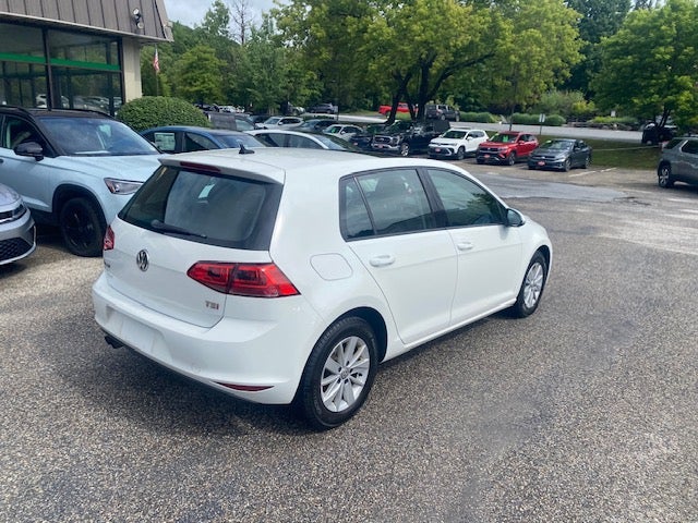2016 Volkswagen Golf — interior view