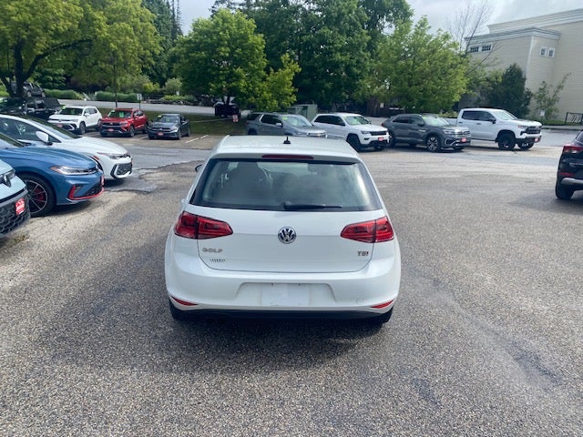 2016 Volkswagen Golf — detail view